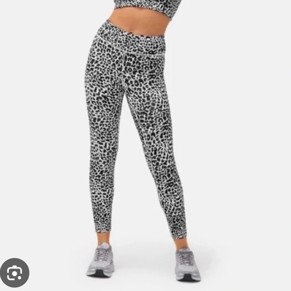 Outdoor Voices Black and White Leopard Leggings 7/8